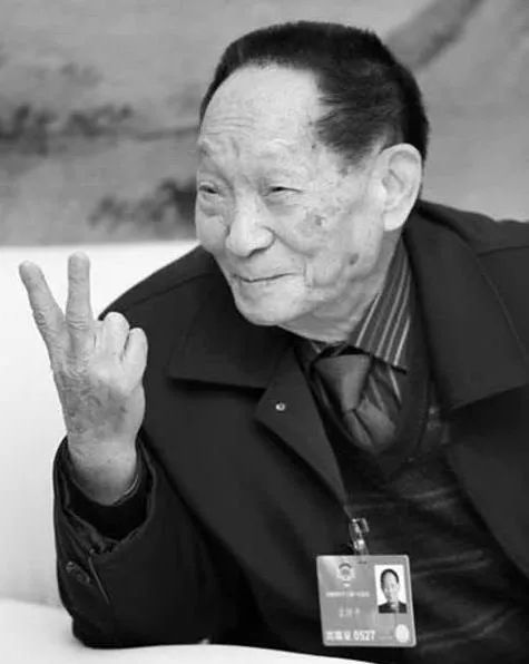 关于袁隆平的英语作文50词怎么写_关于袁隆平的英语作文50词